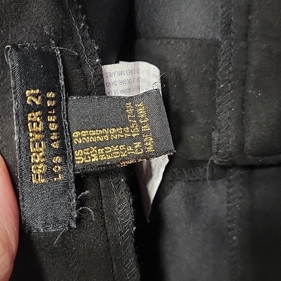 Forever 21 Size 29 Black Faux Suede Mini Skirt, Button Front, Gently Used Cond. - Picture 7 of 8